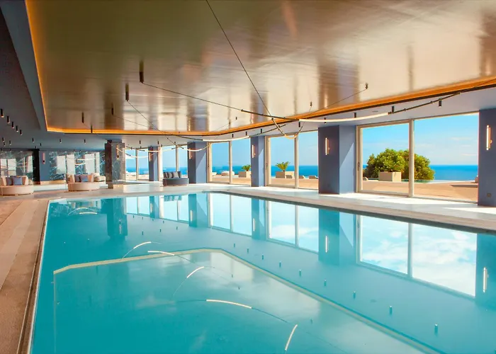 Zeus Eleva Ajul Hotell